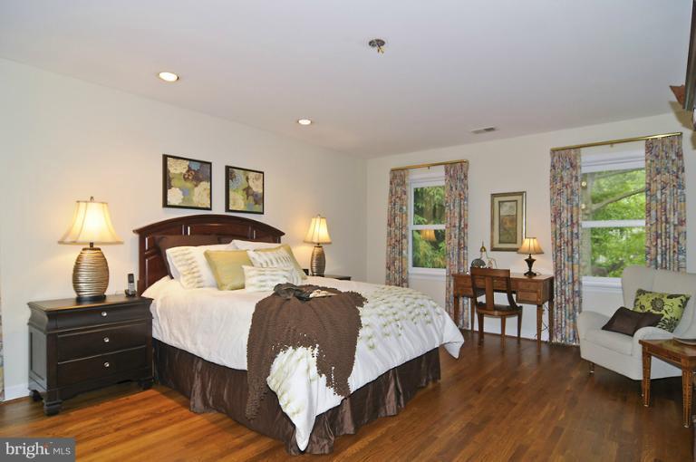 7208 Heatherhill Road Bethesda, MD 20817 - Photo 13 of 19 Bedroom (Master)