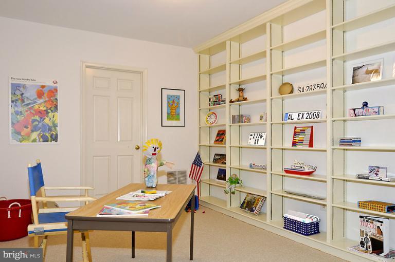 7208 Heatherhill Road Bethesda, MD 20817 - Photo 14 of 19 Interior (General)