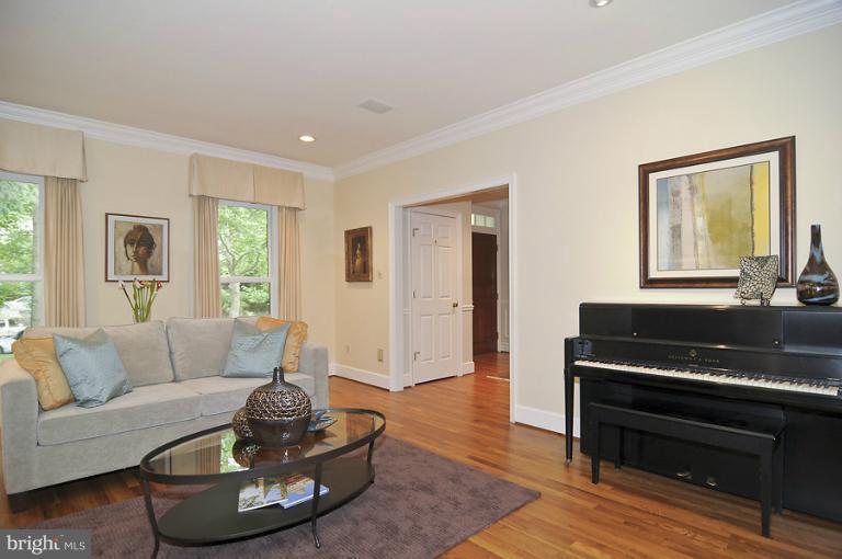 7208 Heatherhill Road Bethesda, MD 20817 - Photo 18 of 19 Living Room