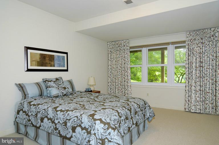 7208 Heatherhill Road Bethesda, MD 20817 - Photo 3 of 19 Bedroom