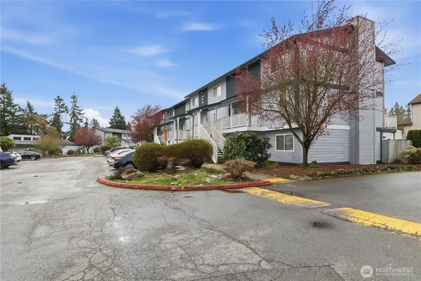 $270,000 | 8823 Holly Drive, Unit E201, Everett, WA 98208