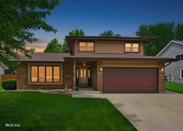 $460,000 | 29 Mayfair Lane, Aurora, IL 60504