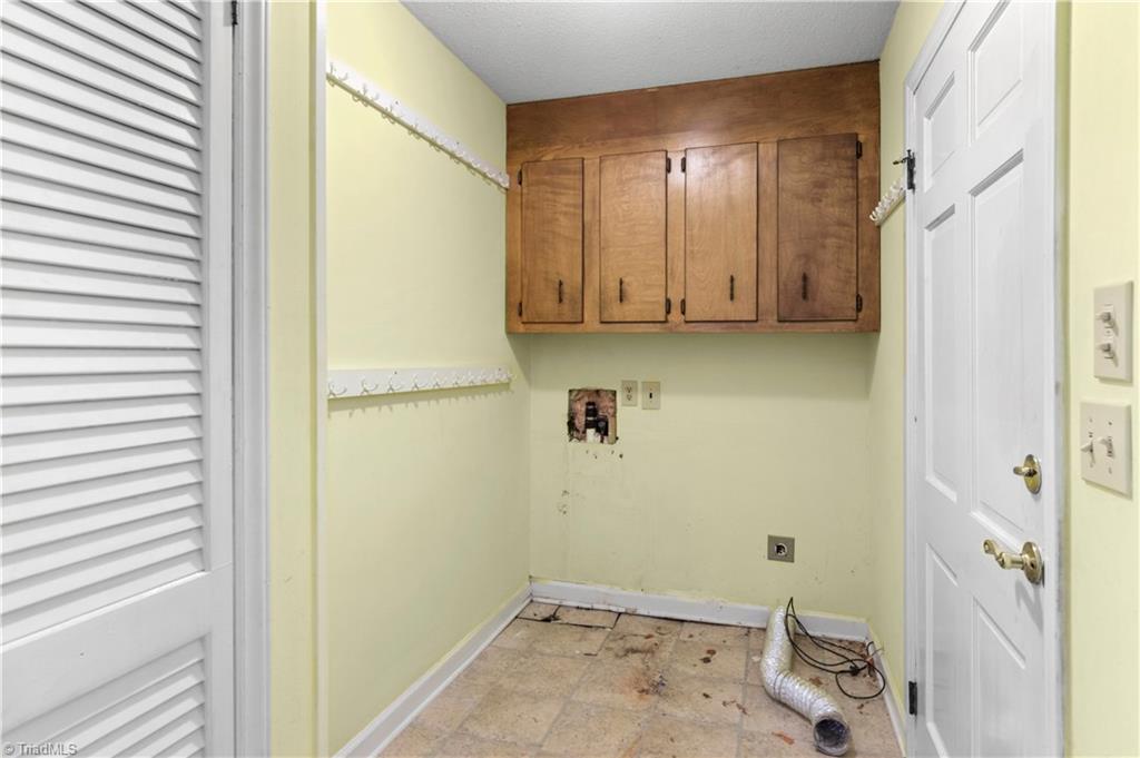 701 North Peace Haven Road Winston-Salem, NC 27104 - Photo 13 of 24
