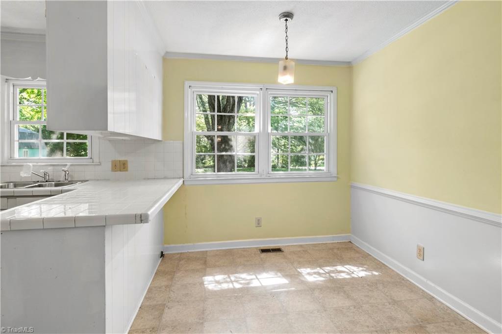 701 North Peace Haven Road Winston-Salem, NC 27104 - Photo 10 of 24