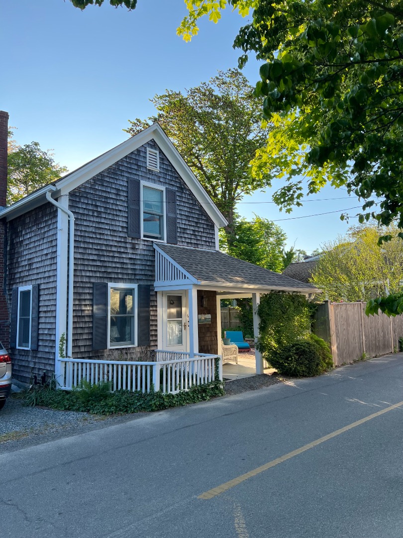 61 Simpsons Lane Edgartown, MA 02539 - Photo 1 of 25 Gallery Image 1