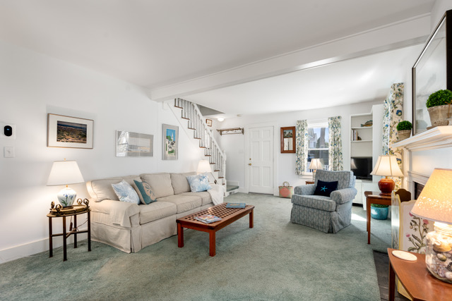 61 Simpsons Lane Edgartown, MA 02539 - Photo 4 of 25 Gallery Image 4