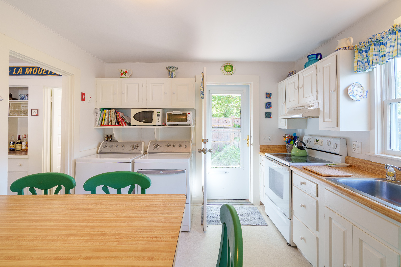 61 Simpsons Lane Edgartown, MA 02539 - Photo 7 of 25 Gallery Image 7