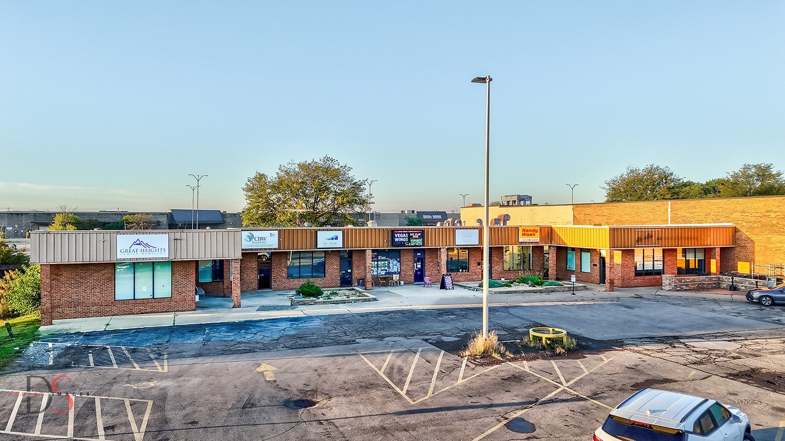 315 East McKinley Road Ottawa, IL 61350 - Photo 2 of 9 a view of a house with outdoor space