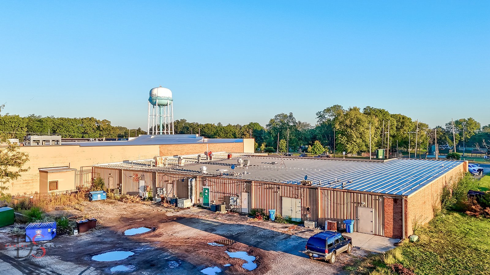 315 East McKinley Road Ottawa, IL 61350 - Photo 6 of 9 a view of multiple houses with city street and lake view