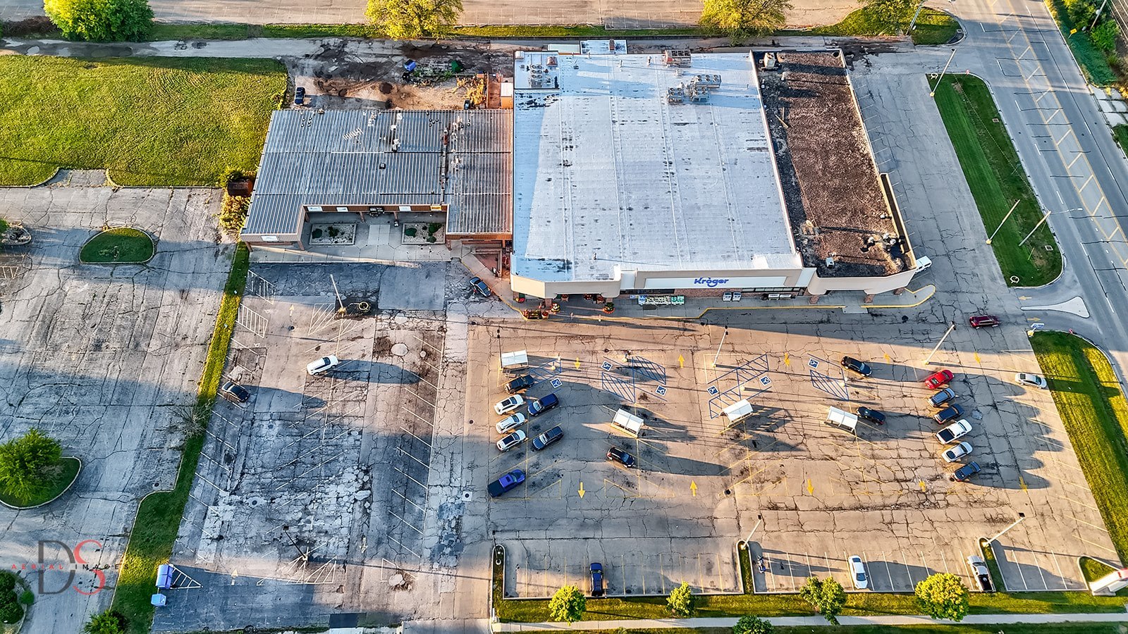 315 East McKinley Road Ottawa, IL 61350 - Photo 7 of 9 an aerial view of a building with outdoor space