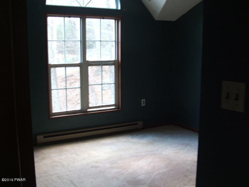 913 Pipher Road Bushkill, PA 18324 - Photo 5 of 7