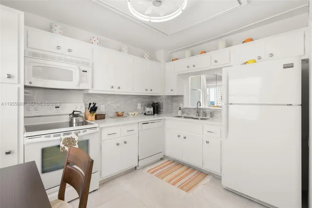 $450,000 | 201 North Ocean Boulevard, Unit 712, Pompano Beach, FL 33062