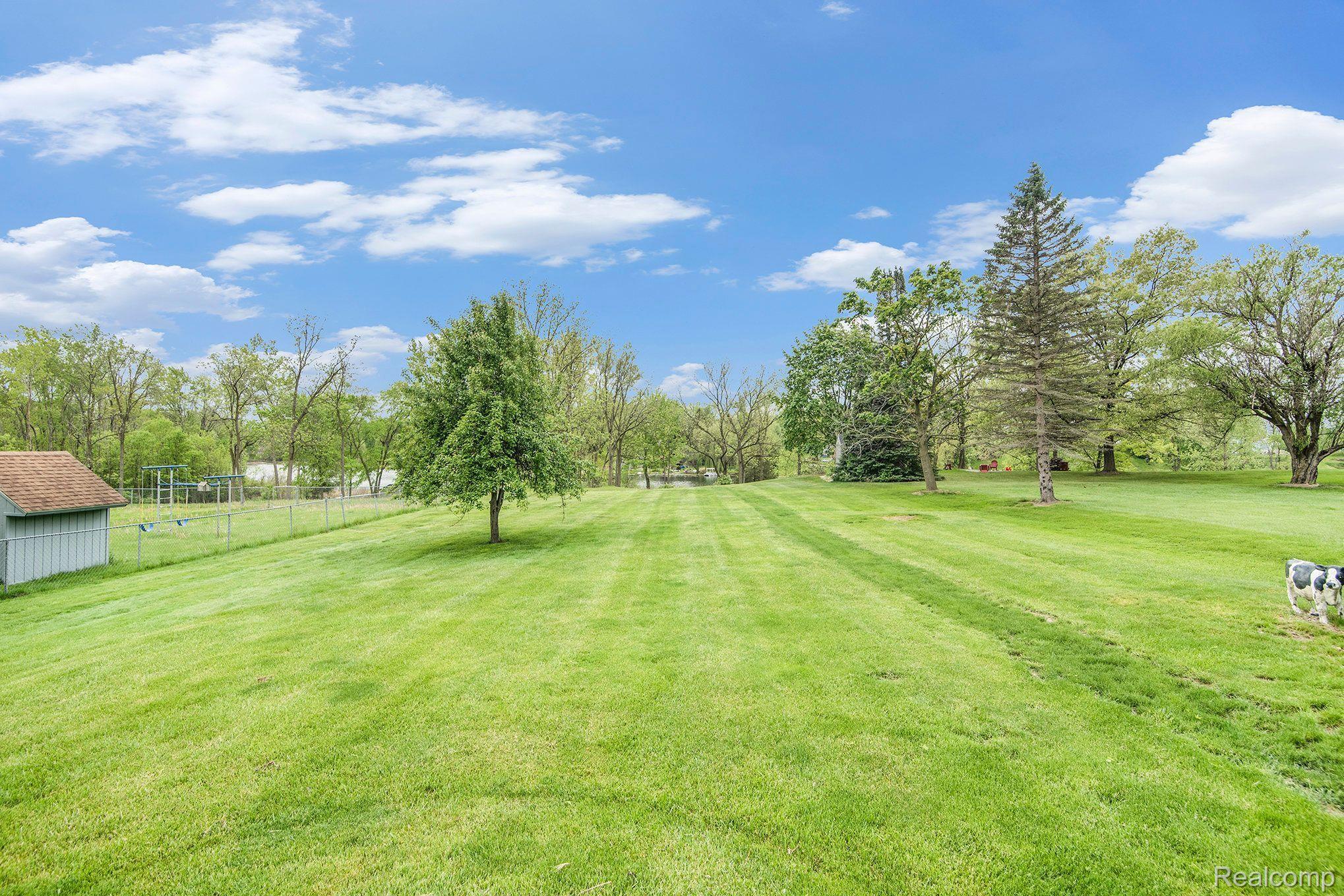 2037 North Long Lake Road Fenton, MI 48430 - Photo 30 of 38 Gallery Image 30