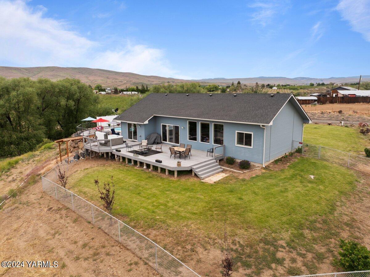 1084 Thompson Road Cowiche, WA 98923 - Photo 20 of 21 an aerial view of a house with swimming pool garden and mountain view