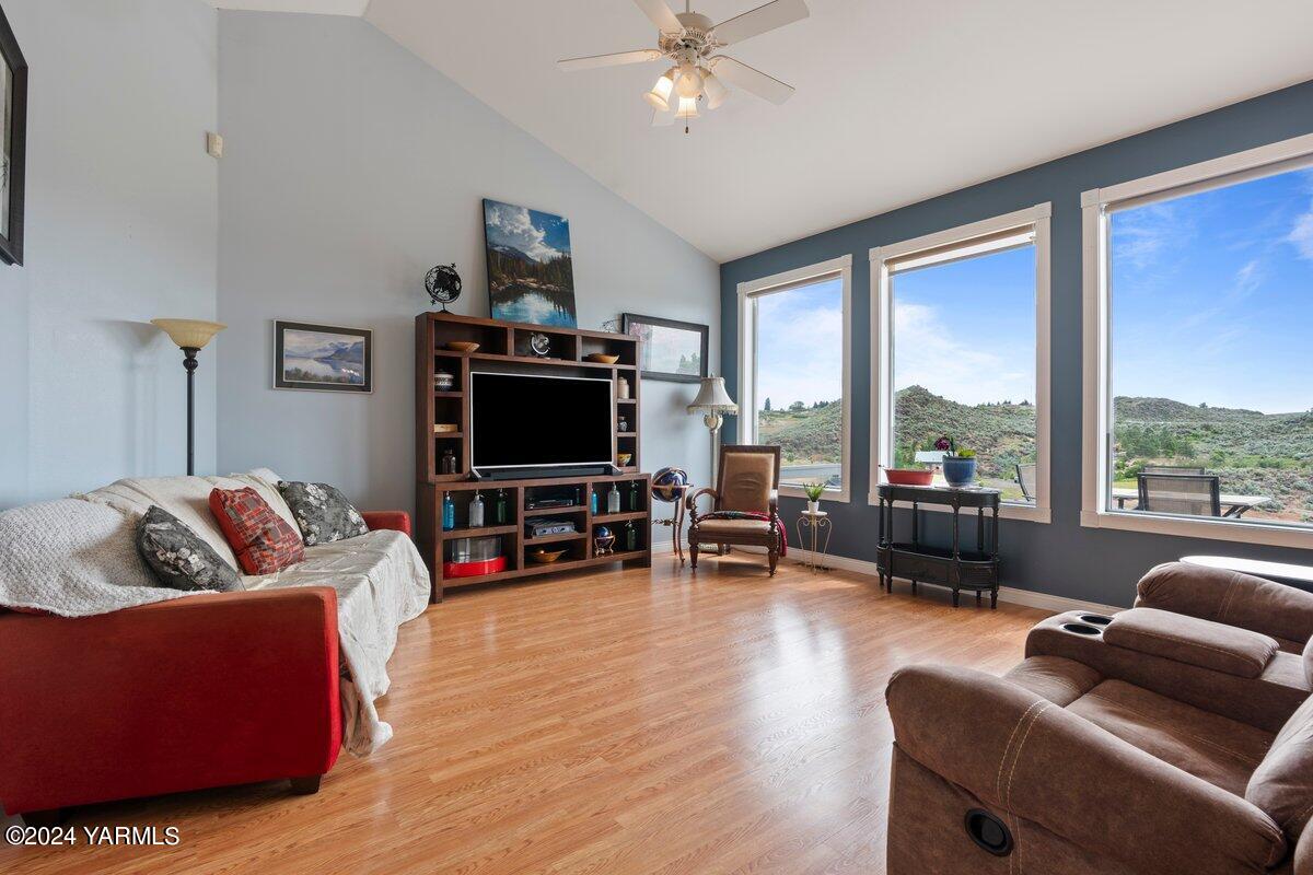 1084 Thompson Road Cowiche, WA 98923 - Photo 3 of 21 a living room with furniture and a flat screen tv