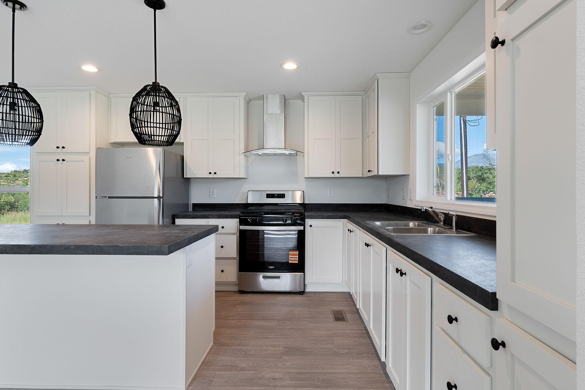 11258 Iron Mountain Road Redding, CA 96001 - Photo 7 of 27 Great accents