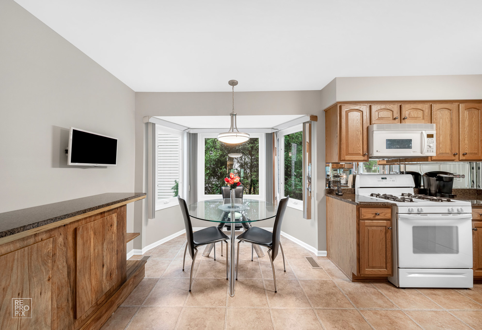 1264 Dayton Road Buffalo Grove, IL 60089 - Photo 5 of 20