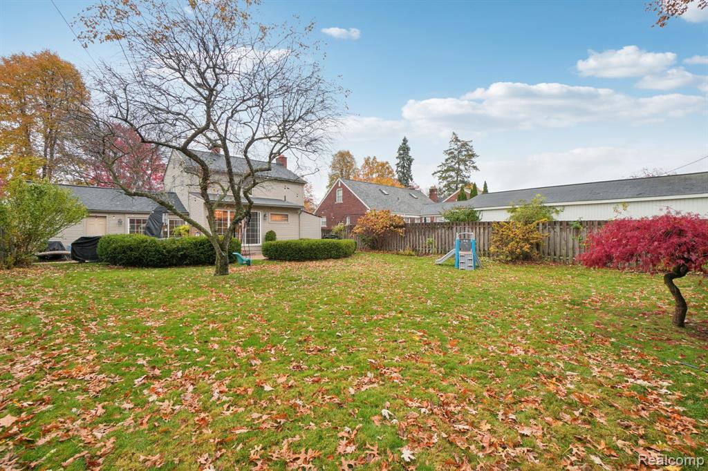 1039 Hawthorne Road Grosse Pointe Woods, MI 48236 - Photo 37 of 63