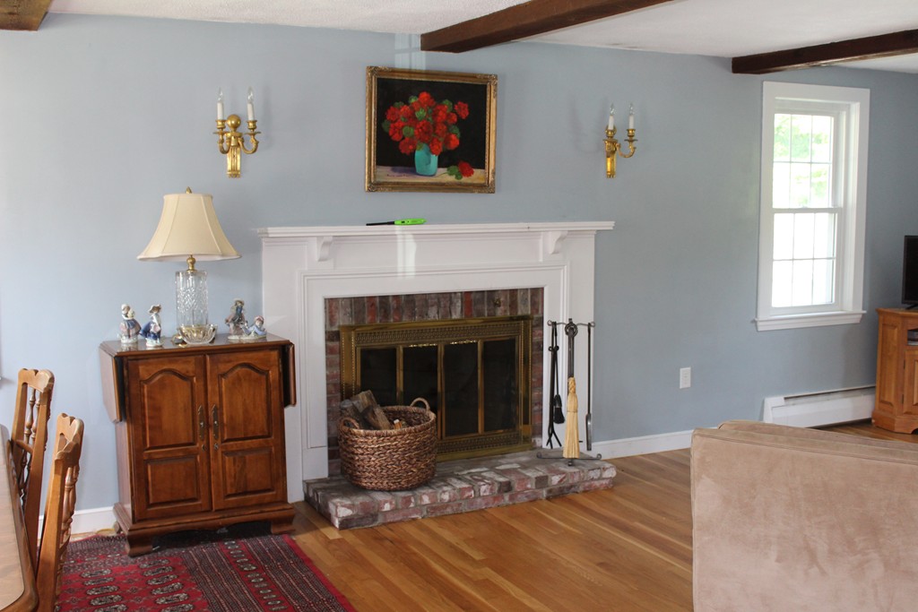 33 Alan Road Hamilton, MA 01982 - Photo 2 of 11 Gallery Image 2