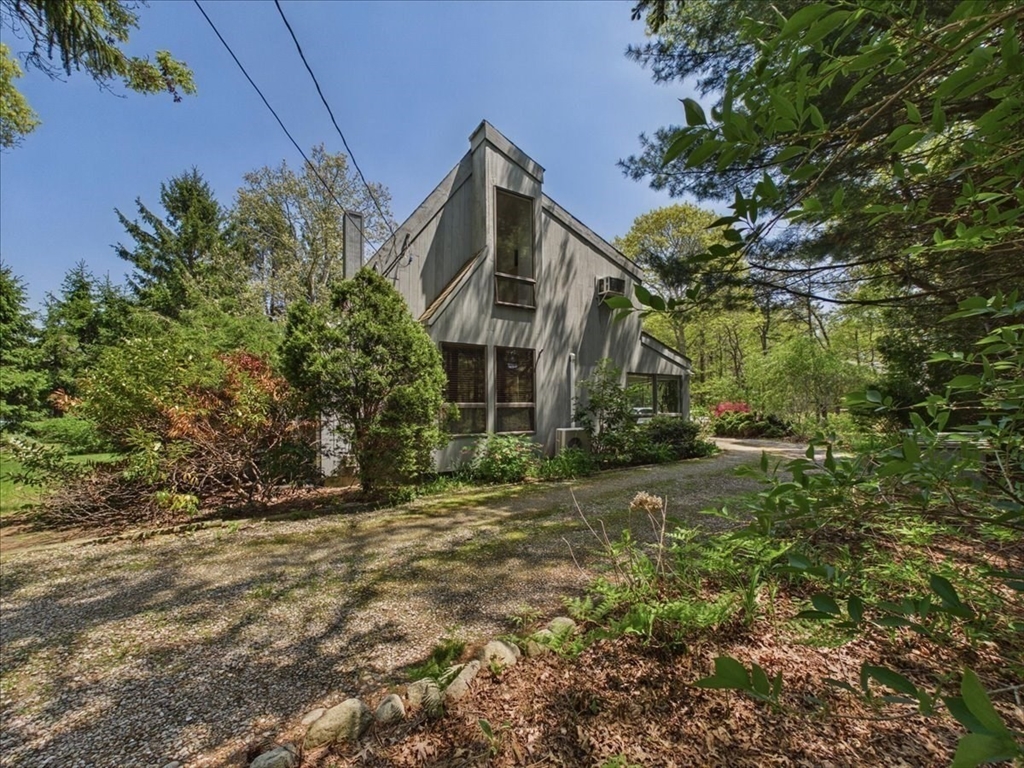 621 Locustfield Road Falmouth, MA 02536 - Photo 5 of 41