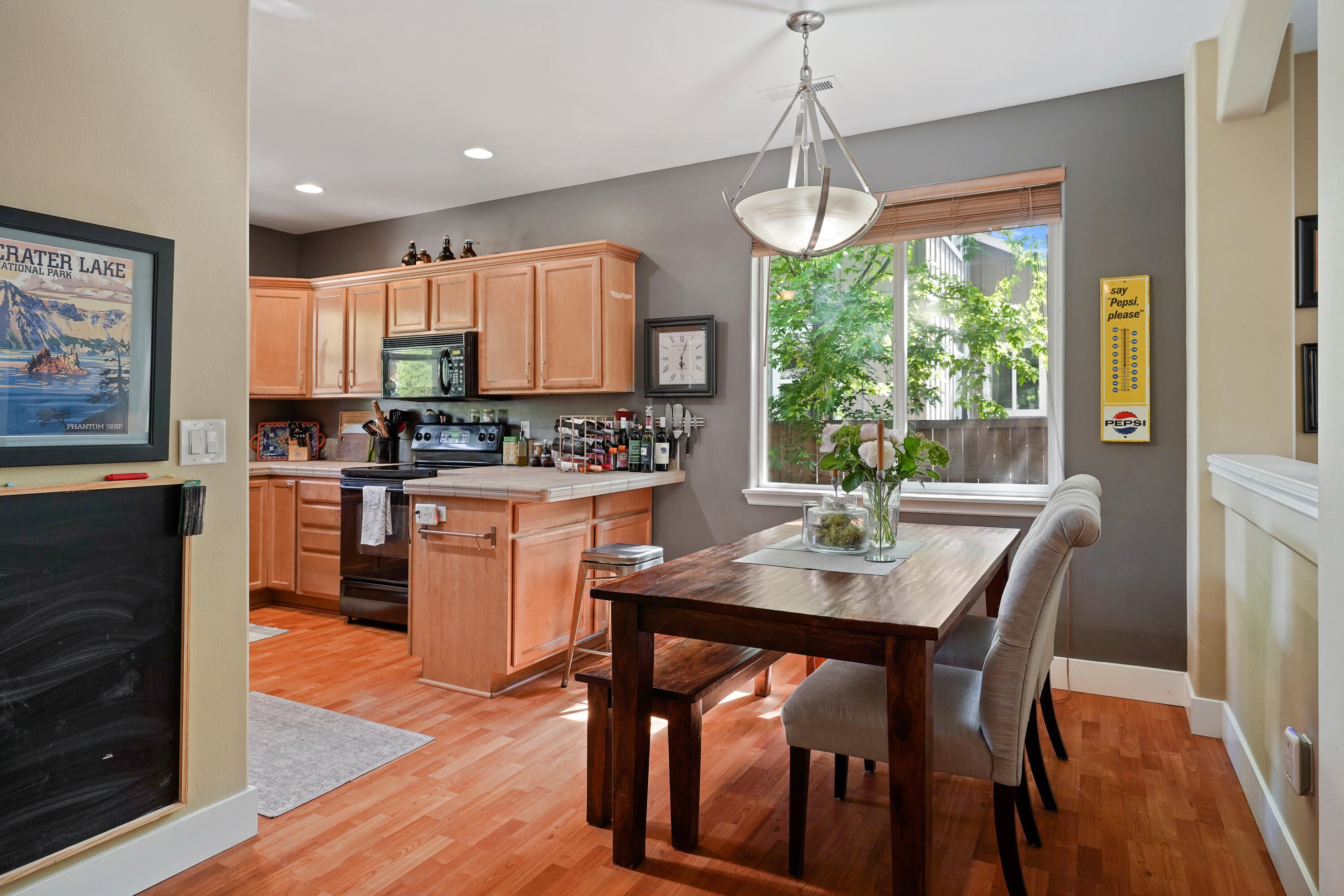 19516 Fishhawk Loop Bend, OR 97702 - Photo 3 of 30 5 dining kitchen