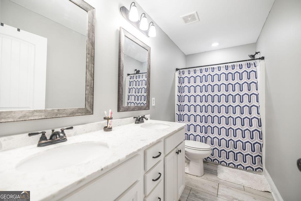137 Sadie Heights Boulevard Perry, GA 31069 - Photo 22 of 25 a bathroom with a sink toilet and shower