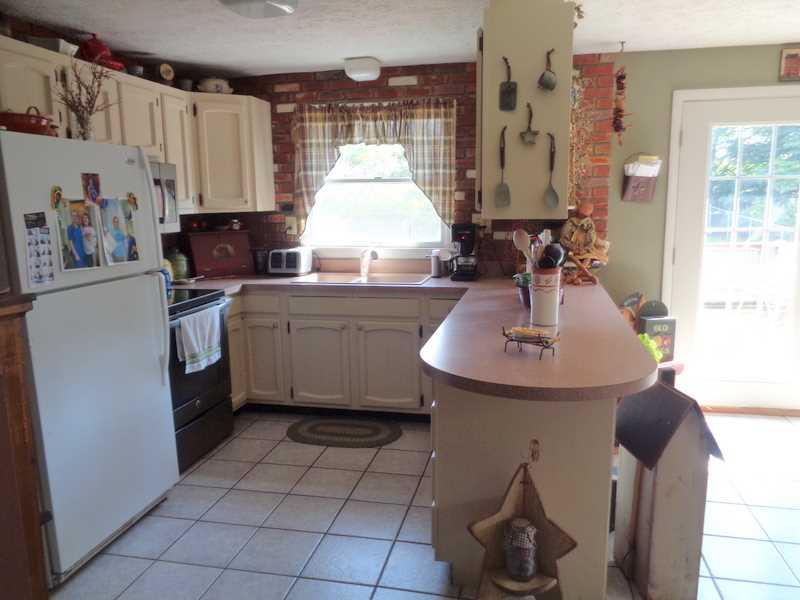 1182 East Lake Road Transfer, PA 16154 - Photo 12 of 14 Kitchen.