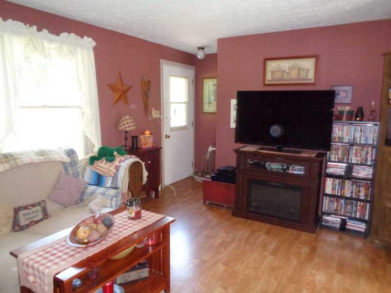 1182 East Lake Road Transfer, PA 16154 - Photo 3 of 14 Living Room.