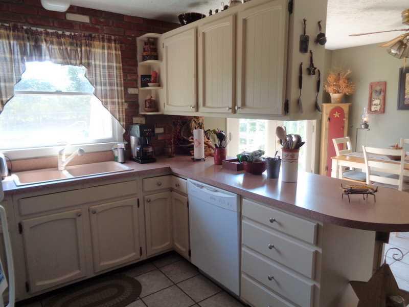 1182 East Lake Road Transfer, PA 16154 - Photo 10 of 14 Kitchen.