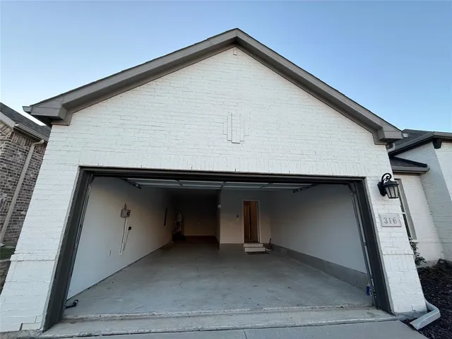 a view of a yard in front of a house
