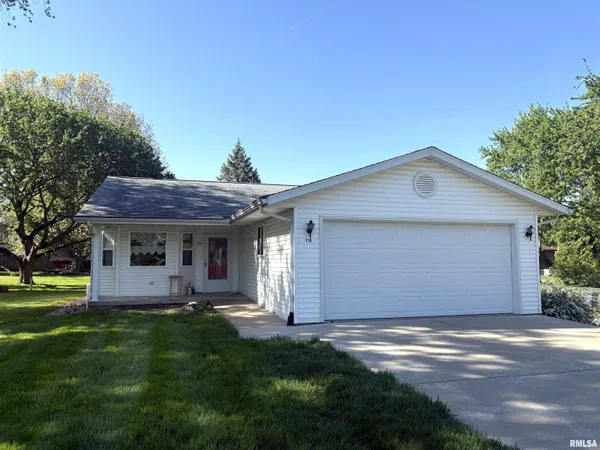 $199,900 | 110 East Green Avenue, Deer Creek, IL 61733