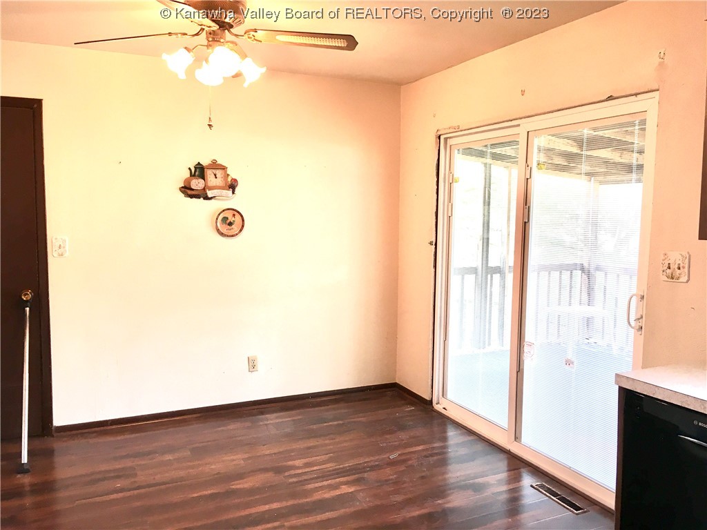 2749 Bills Creek Road Winfield, WV 25213 - Photo 12 of 33 Gallery Image 12