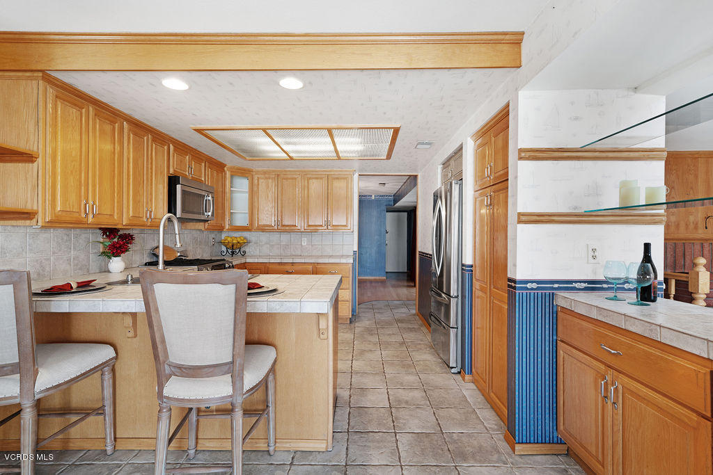 2260 Harbor Boulevard Oxnard, CA 93035 - Photo 14 of 28 a kitchen with a sink cabinets and appliances