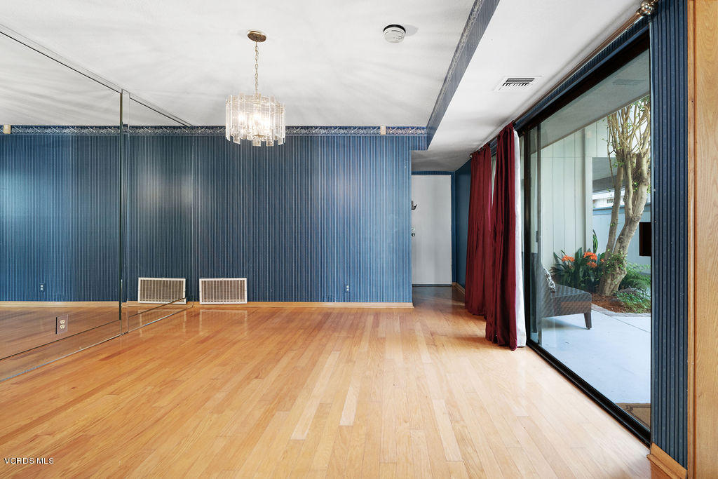 2260 Harbor Boulevard Oxnard, CA 93035 - Photo 18 of 28 a view of an empty room with a window