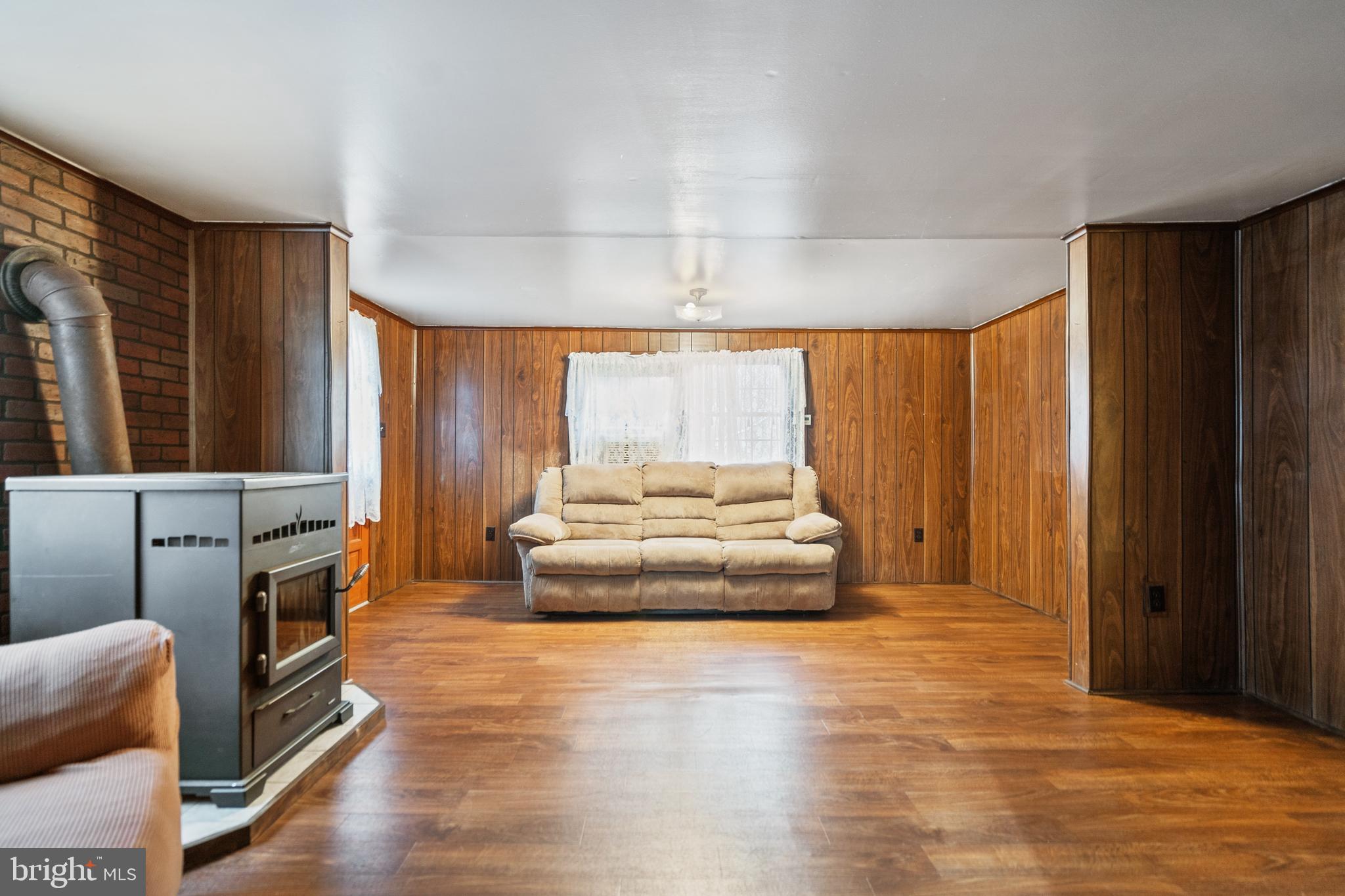 166 Laing Road Front Royal, VA 22630 - Photo 10 of 28 Living room