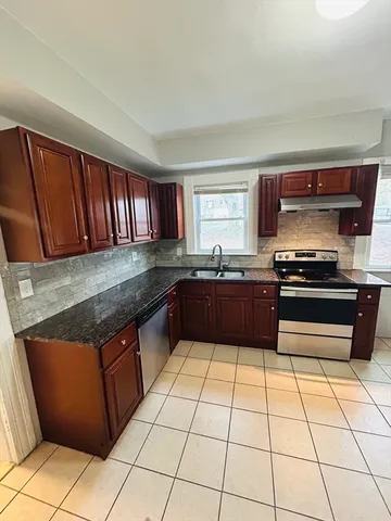 $1,200 | 2 Grout Court, Worcester, MA 01610