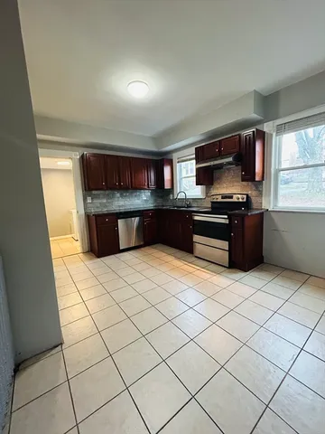 $1,200 | 2 Grout Court, Worcester, MA 01610