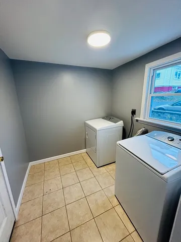 $1,200 | 2 Grout Court, Worcester, MA 01610