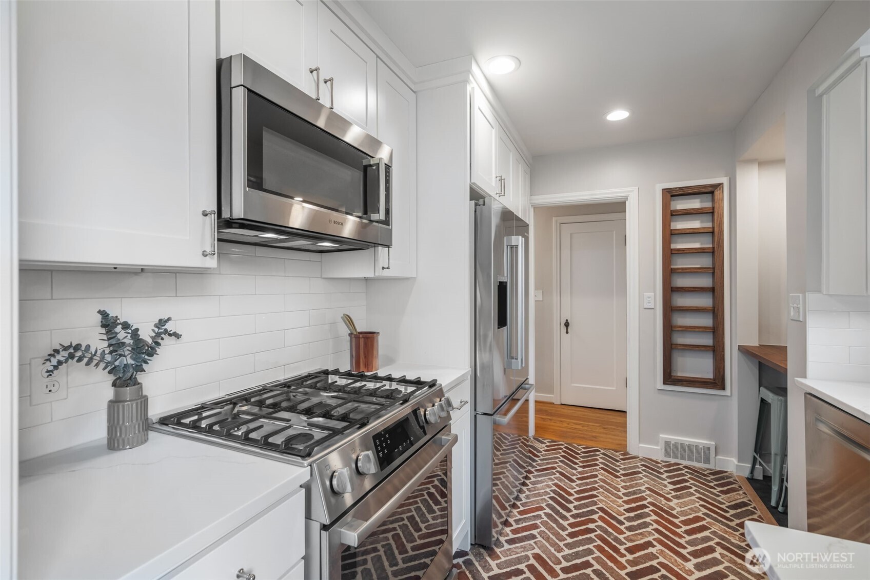 5232 38th Avenue Northeast Seattle, WA 98105 - Photo 18 of 40