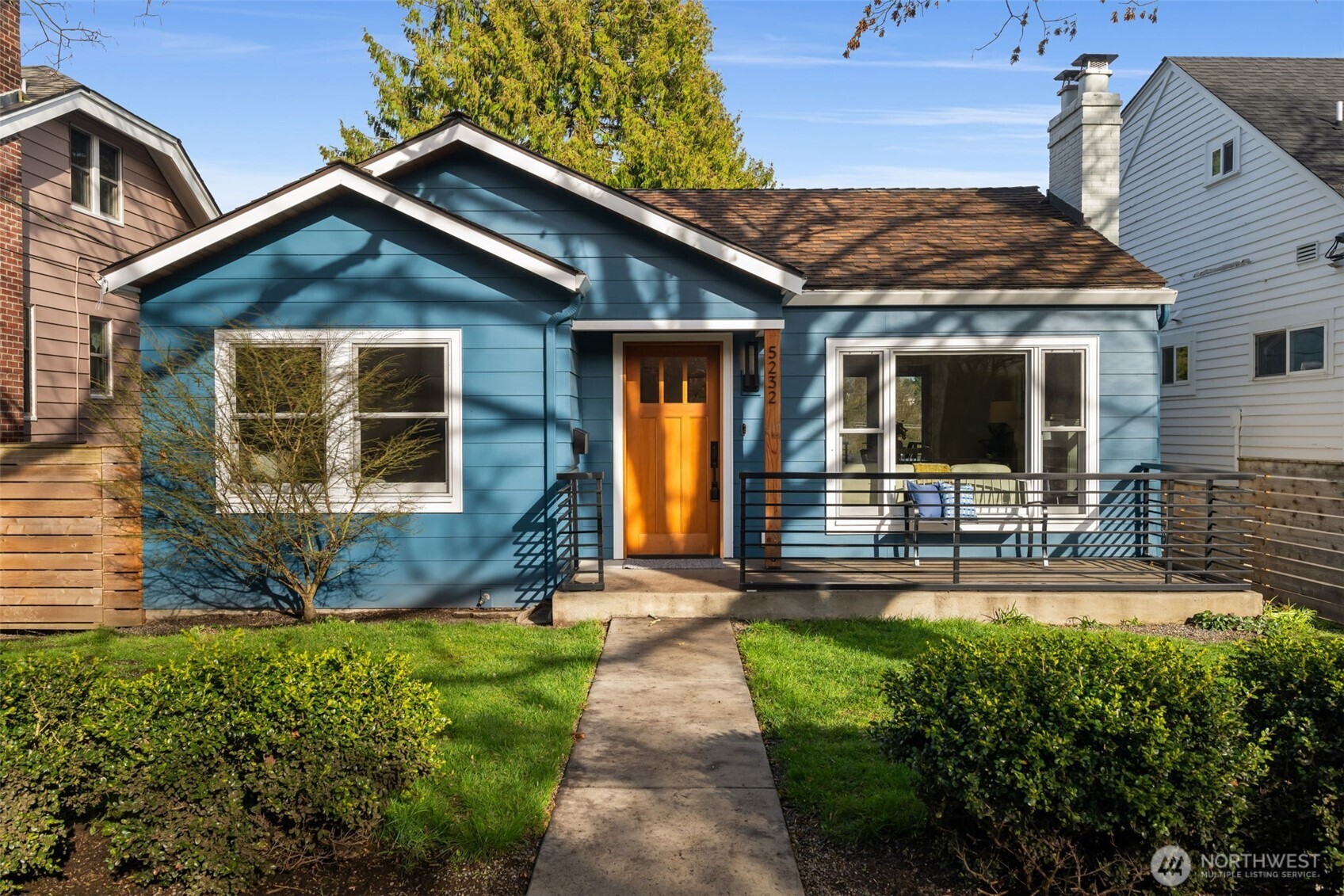 5232 38th Avenue Northeast Seattle, WA 98105 - Photo 2 of 40