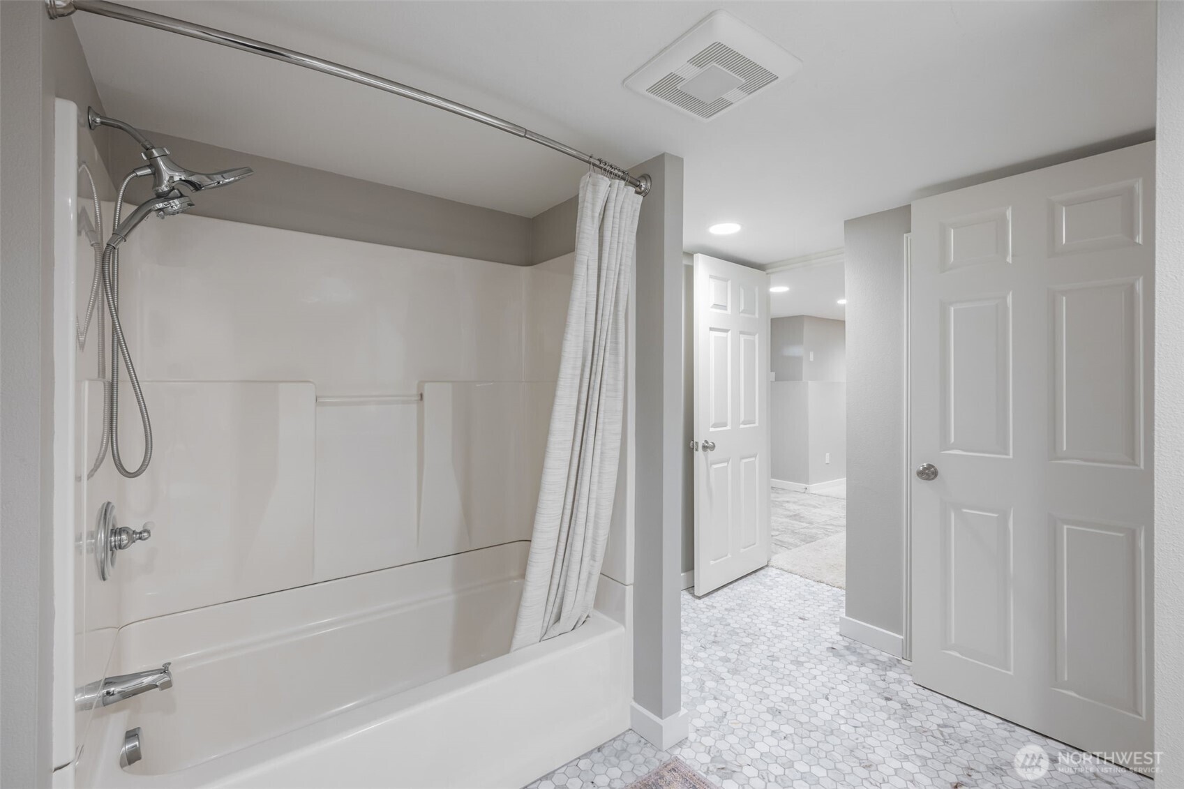 5232 38th Avenue Northeast Seattle, WA 98105 - Photo 29 of 40