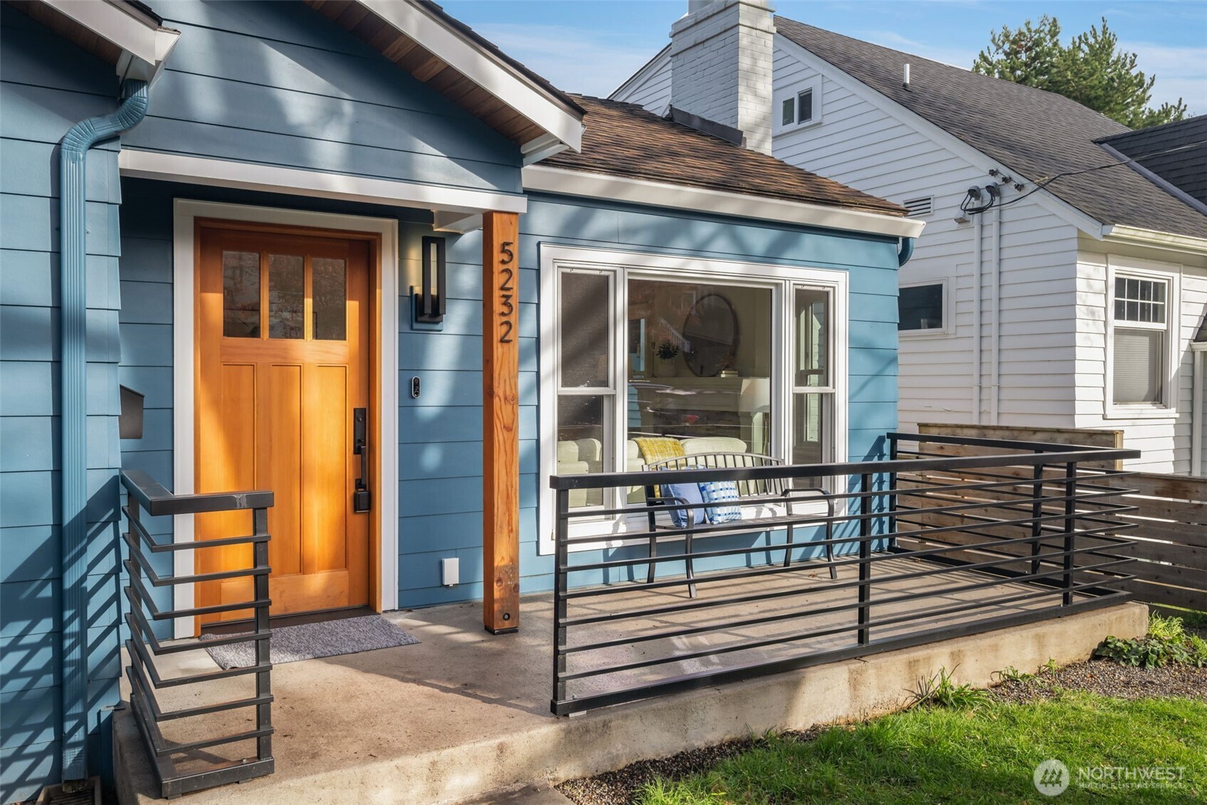 5232 38th Avenue Northeast Seattle, WA 98105 - Photo 3 of 40