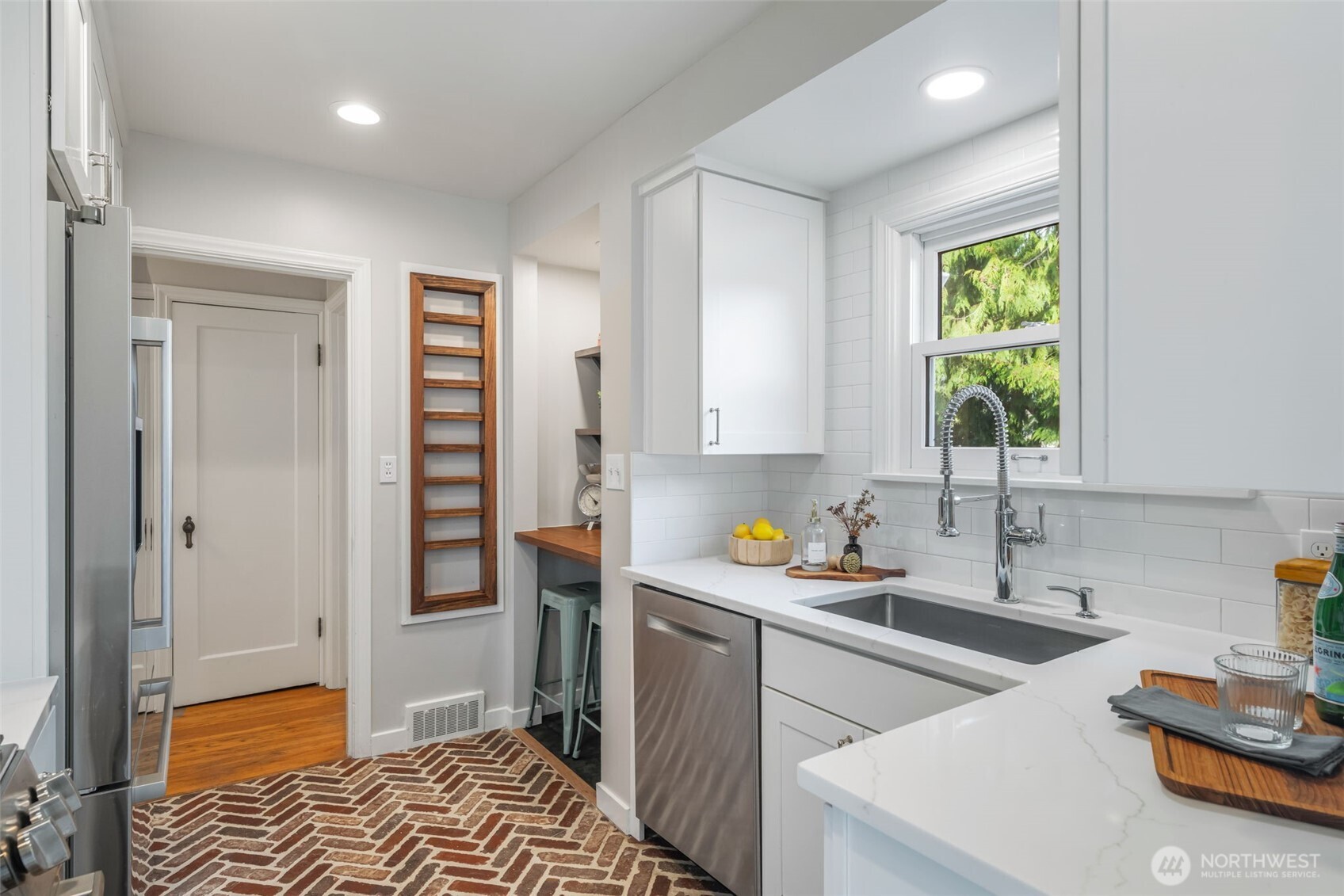 5232 38th Avenue Northeast Seattle, WA 98105 - Photo 8 of 40