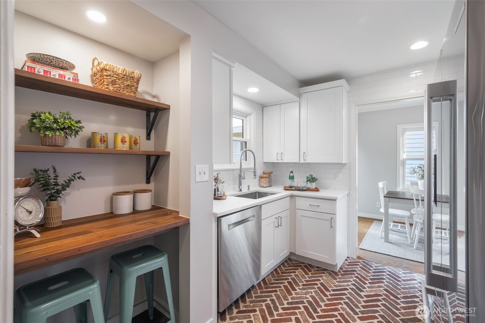 5232 38th Avenue Northeast Seattle, WA 98105 - Photo 9 of 40