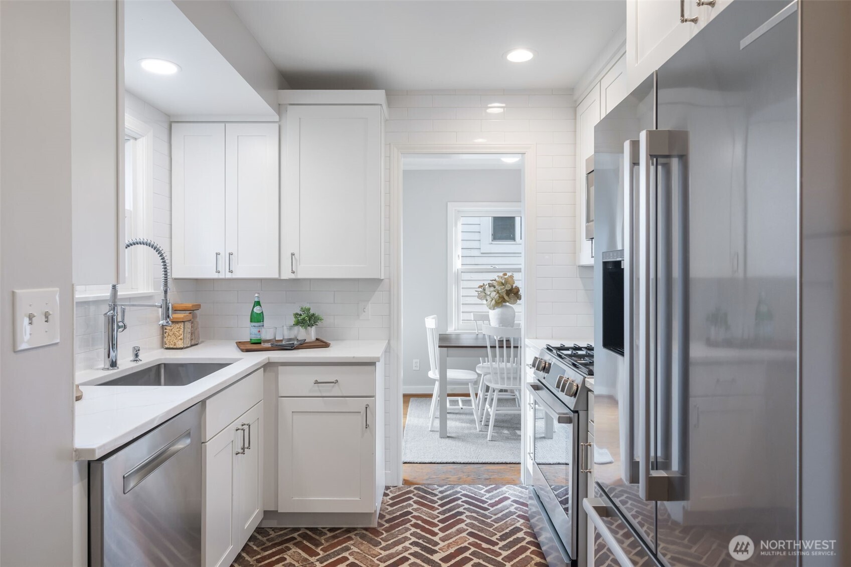 5232 38th Avenue Northeast Seattle, WA 98105 - Photo 10 of 40