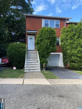 $1,650 | 815 Bergen Boulevard, Unit 2, Fort Lee, NJ 07024