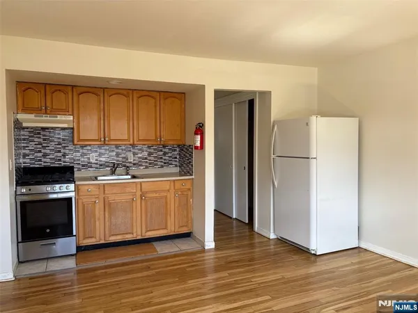 $1,650 | 815 Bergen Boulevard, Unit 2, Fort Lee, NJ 07024