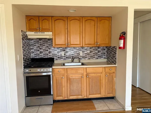 $1,650 | 815 Bergen Boulevard, Unit 2, Fort Lee, NJ 07024