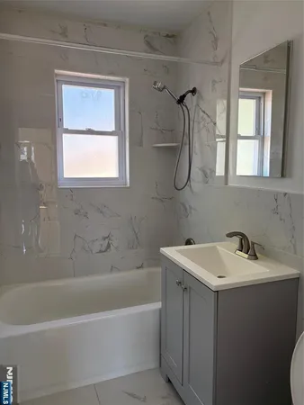 $1,650 | 815 Bergen Boulevard, Unit 2, Fort Lee, NJ 07024