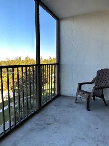 $302,500 | 2500 Northeast 135th Street, Unit B506, North Miami, FL 33181